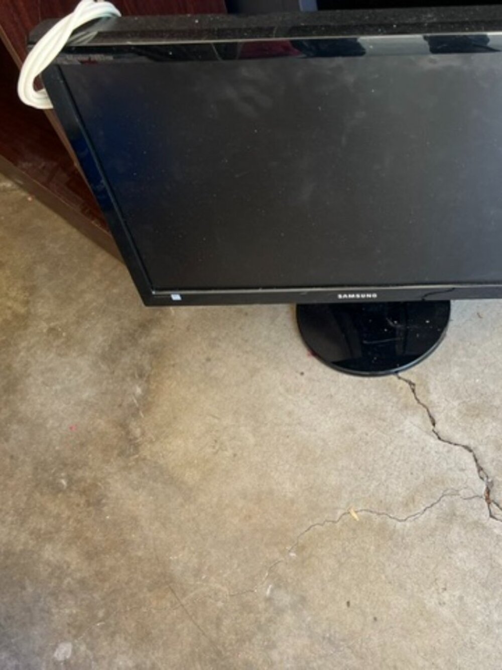 SAMSUNG 20" COLOR MONITOR WITH CORD